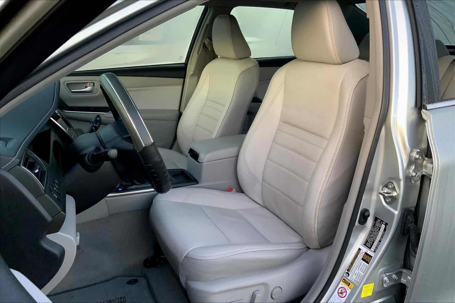 Used 2017 Toyota Camry XLE w/ Moonroof Package FWD image 8