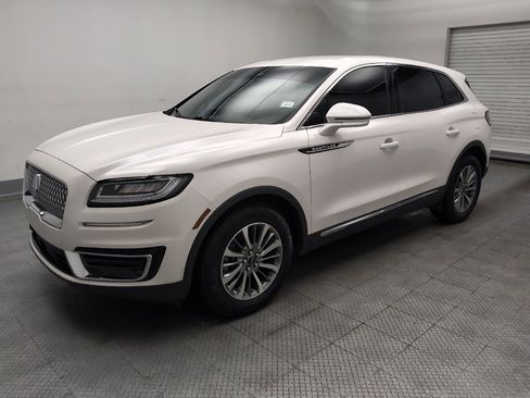 Used 2019 Lincoln Nautilus Select AWD/4WD image 2