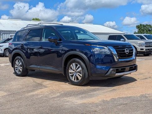 Used 2025 Nissan Pathfinder SL FWD image 2