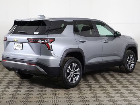 Used 2026 Chevrolet Equinox LT FWD image 12