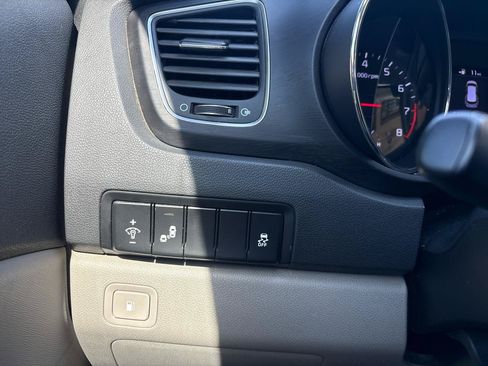 Used 2020 Kia Sedona EX FWD image 14