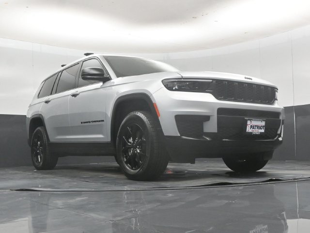 Used 2025 Jeep Grand Cherokee L Altitude RWD image 54