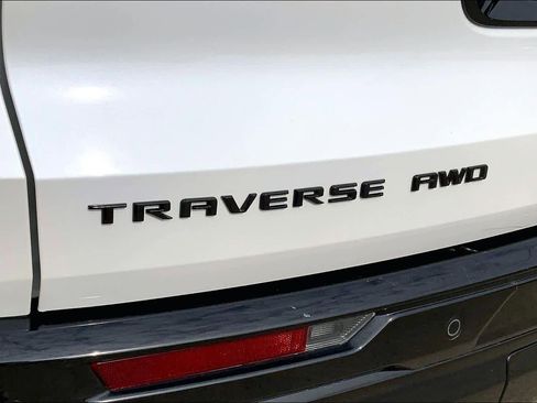 Used 2024 Chevrolet Traverse RS image 30