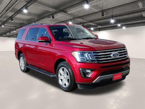 Used 2019 Ford Expedition XLT w/ Equipment Group 202A RWD image 2