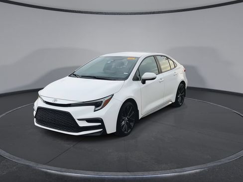 Used 2024 Toyota Corolla SE FWD image 4
