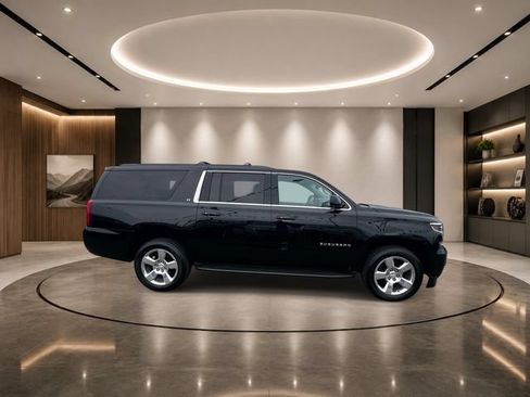 Used 2015 Chevrolet Suburban LT w/ Luxury Package AWD/4WD image 4
