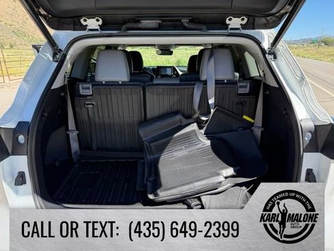 Used 2022 Toyota Highlander XLE AWD/4WD image 33