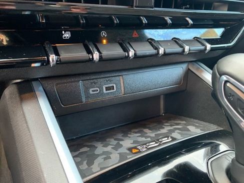 Used 2024 Chevrolet Colorado LT w/ LT Convenience Package II image 25