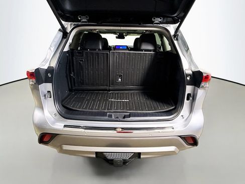 Certified 2024 Toyota Highlander Platinum AWD/4WD image 6