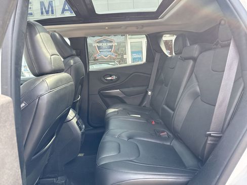 Used 2020 Jeep Cherokee Limited image 9