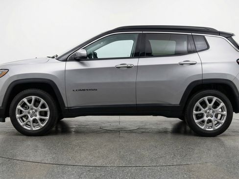 Used 2025 Jeep Compass Limited image 5