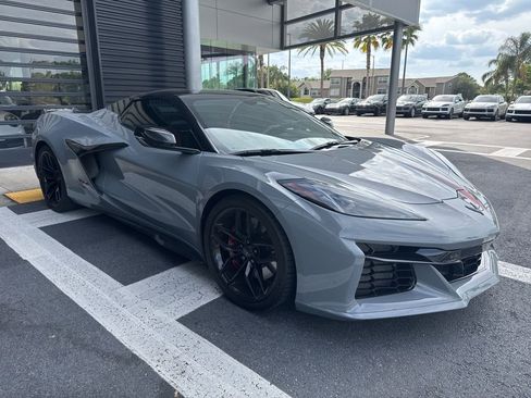 Used 2025 Chevrolet Corvette Z06 RWD image 4
