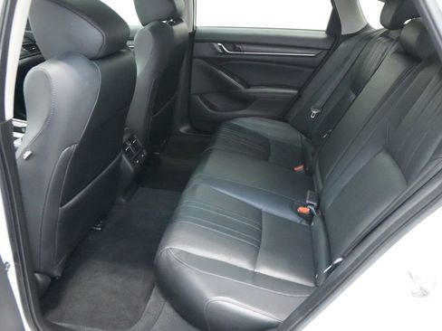 Used 2018 Honda Accord Touring image 18