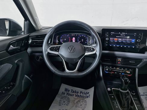 Used 2025 Volkswagen Jetta SEL FWD image 22