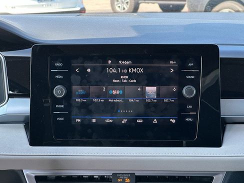 Used 2025 Volkswagen Taos SE w/ Taos MDO Package image 17