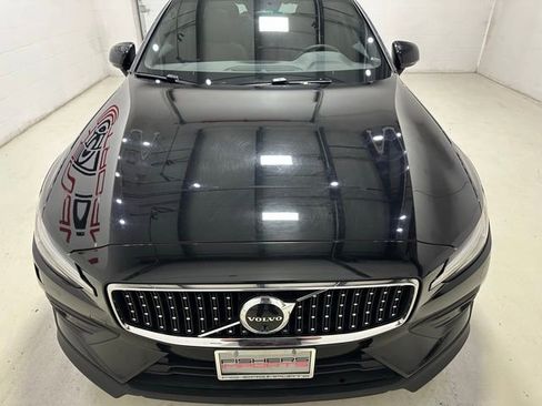 Used 2023 Volvo V60 B5 Cross Country Plus image 4