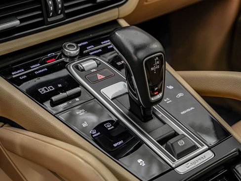 Used 2019 Porsche Cayenne image 23