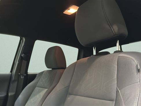 Used 2019 Toyota Tacoma TRD Off-Road w/ Technology Package AWD/4WD image 13