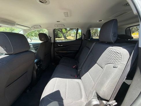 Used 2019 GMC Acadia SLE FWD image 16