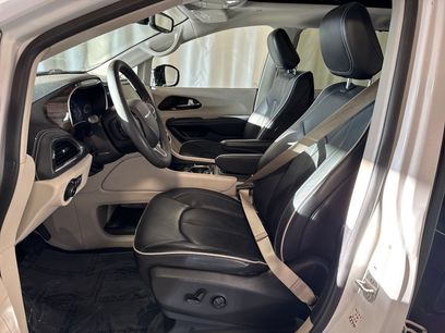 Used 2023 Chrysler Pacifica Limited
