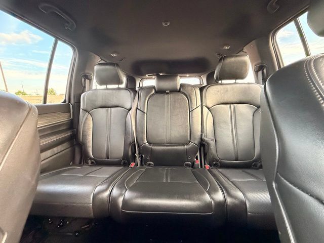 Used 2023 Jeep Wagoneer Series III w/ Preferred Equipment Group AWD/4WD image 17