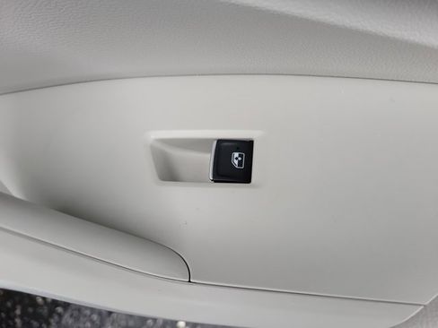 Certified 2025 Volkswagen Jetta SE w/ Sunroof Package image 9