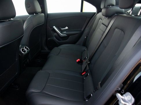 Used 2025 Mercedes-Benz CLA 250 4MATIC image 23