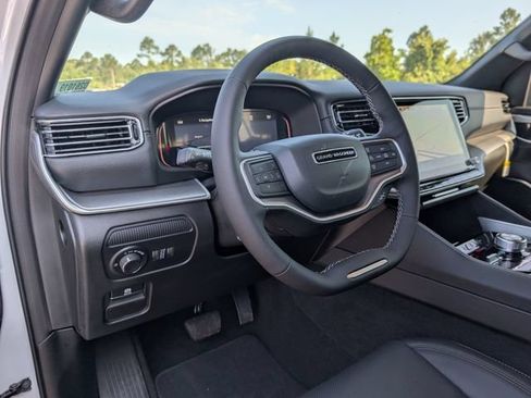 New 2026 Jeep Grand Wagoneer Limited AWD/4WD image 32