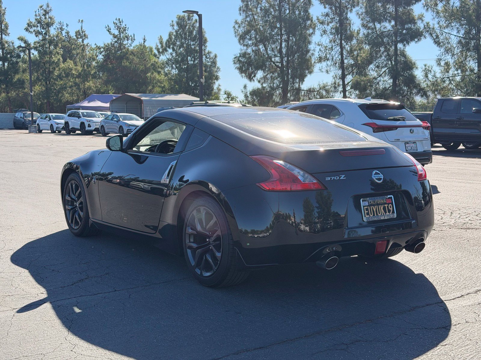 Used 2017 Nissan 370Z Coupe RWD image 3