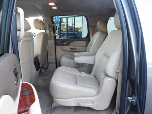 Used 2012 GMC Yukon XL SLT w/ SLT-2 Equipment Package image 9