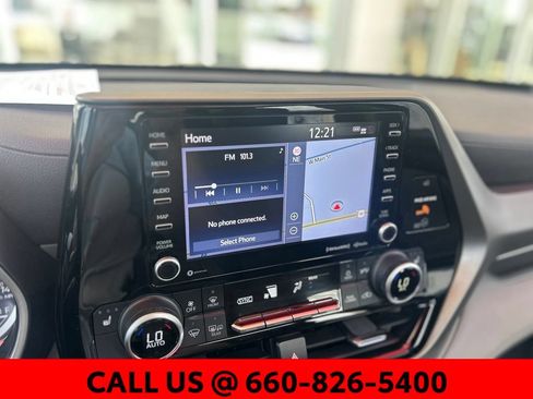 Used 2022 Toyota Highlander XLE AWD/4WD image 21
