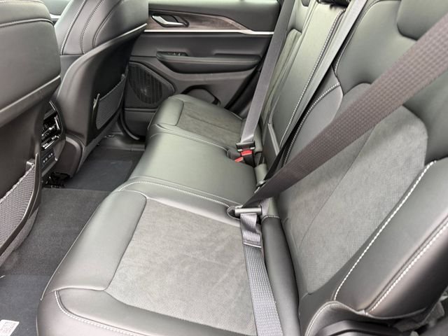 New 2026 Jeep Grand Cherokee Altitude AWD/4WD image 10