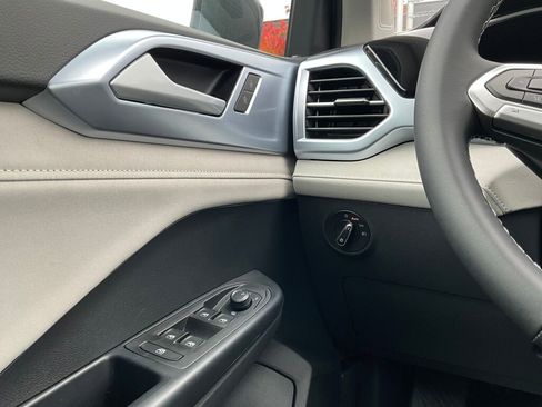 New 2025 Volkswagen Taos SE image 23