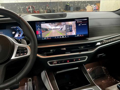 Used 2025 BMW X5 M60i w/ Climate Comfort Package image 9