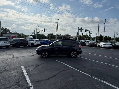 Used 2017 Subaru Forester 2.5i Premium AWD/4WD image 8