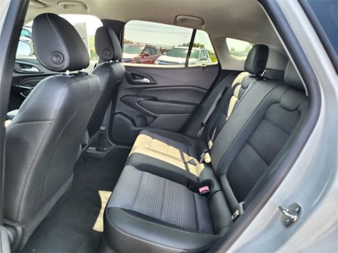 Used 2025 Chevrolet Trax LT w/ Driver Confidence Package image 29