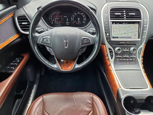 Used 2018 Lincoln MKX Reserve w/ Driver Assistance Package FWD image 16