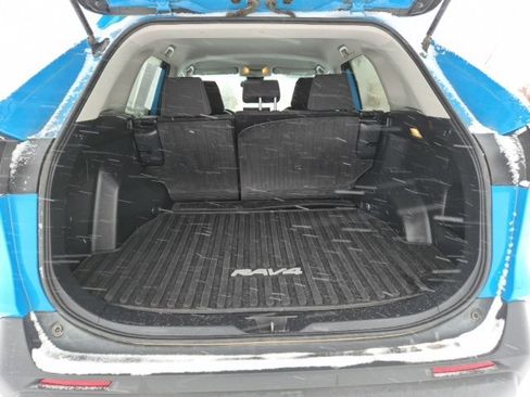 Used 2020 Toyota RAV4 LE image 8