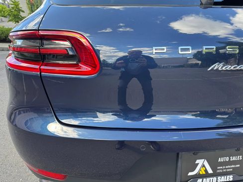 Used 2018 Porsche Macan Sport Edition AWD/4WD image 15