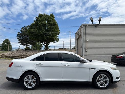 Used 2018 Ford Taurus SE FWD image 5