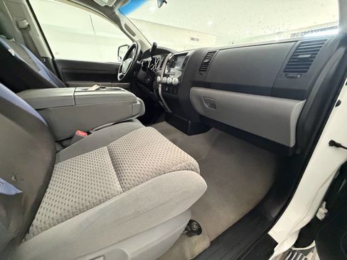 Used 2011 Toyota Tundra 4x4 Double Cab w/ Tow Pkg image 16