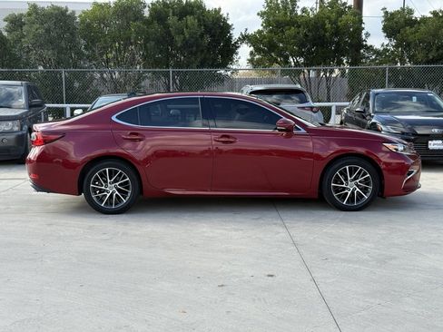 Used 2017 Lexus ES 350 image 3