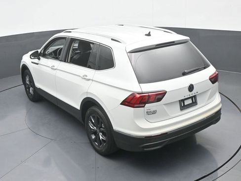 Used 2022 Volkswagen Tiguan SE image 50