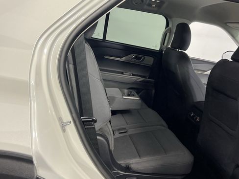 Used 2025 Ford Explorer Active image 30