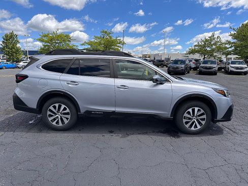 Used 2021 Subaru Outback Premium AWD/4WD image 2
