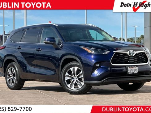Used 2022 Toyota Highlander XLE image 1