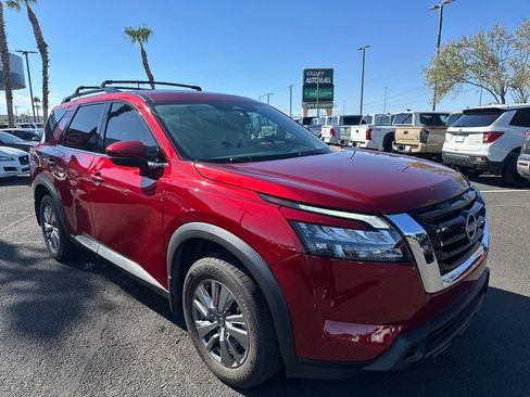 Used 2024 Nissan Pathfinder SV w/ Lighting Package (N92) FWD image 3