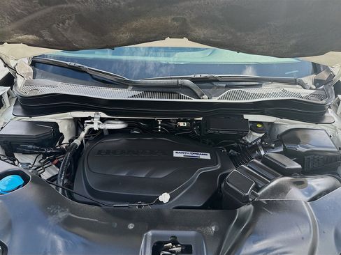 Certified 2018 Honda Pilot Touring image 38