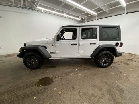 Used 2024 Jeep Wrangler Sport S image 3