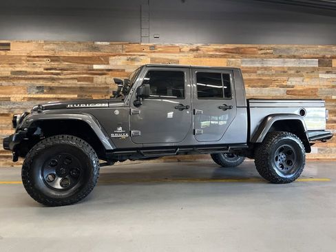 Used 2016 Jeep Wrangler Unlimited Rubicon w/ Connectivity Group AWD/4WD image 53